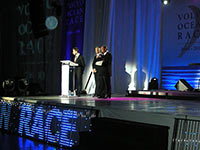 Сцена Гала ужина в Ленэкспо, на которой происходило награждение команд участниц кругосветной регаты и вручение призов дополнительных номинаций