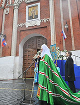 Патриарх Кирилл освятил надвратную икону Николы Можайского 4 ноября
