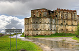 Пятилепестковая башня замка «Лебедь Белая»