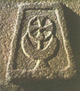 Крест с полумесяцем на стене монастыря Св. Екатерины, Синай